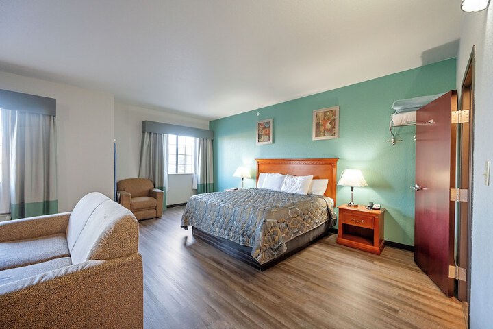 Room 9 of 31