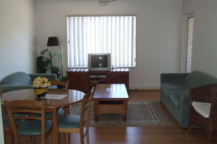 Room 8 of 12