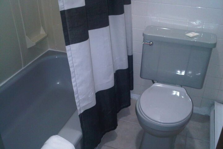 Room 5 of 8