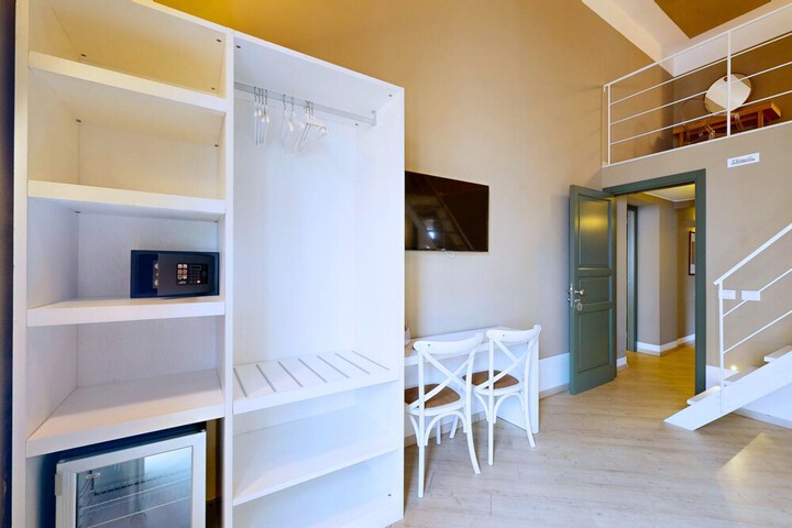 Room 47 of 210