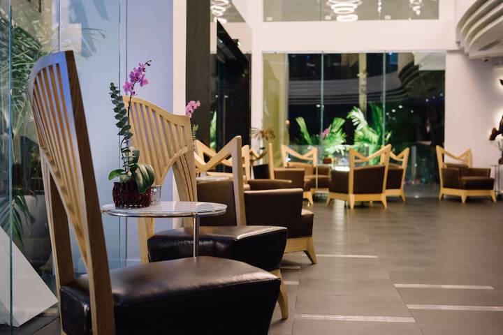 Entrance & Lobby