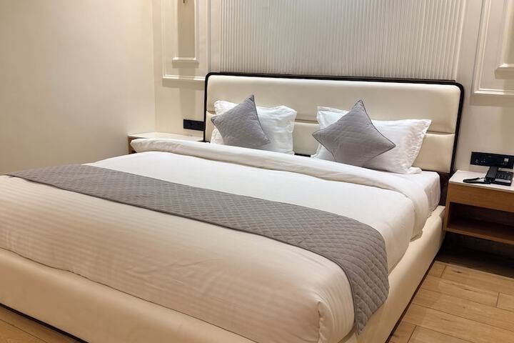 Room 4 of 36
