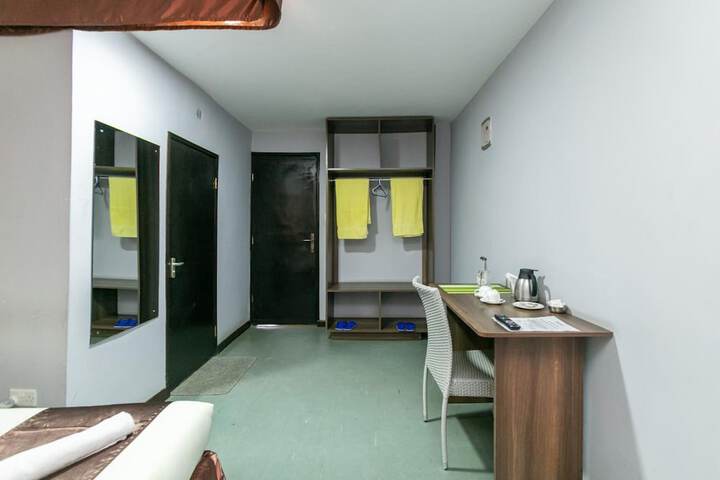 Room 8 of 34