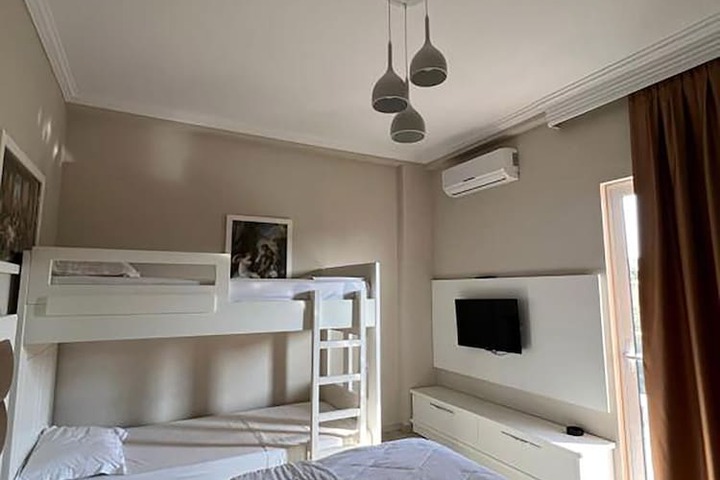 Room 27 of 46