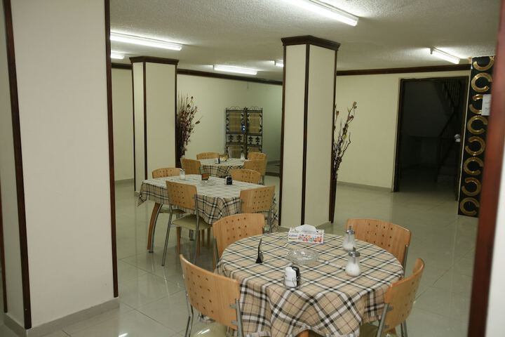 Dining 33 of 39
