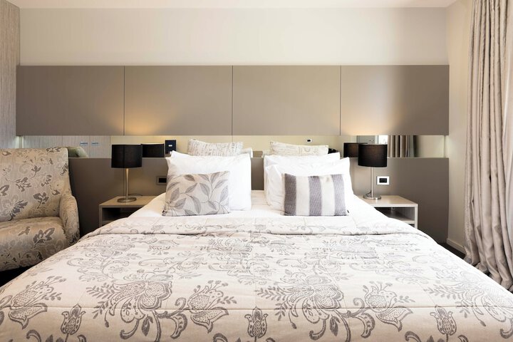 Room 40 of 165