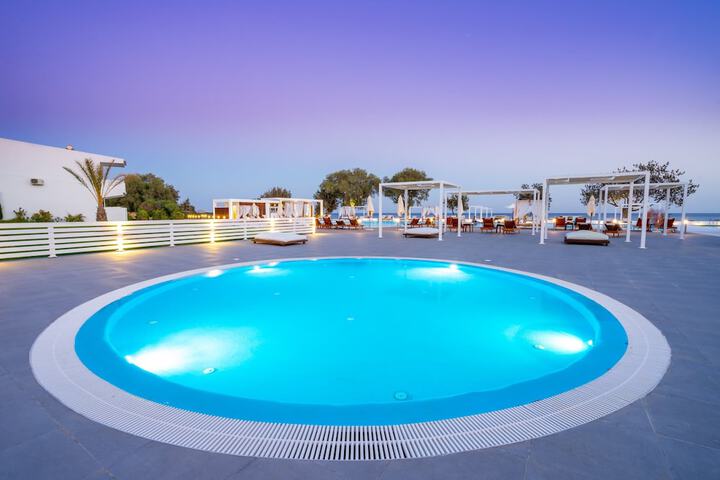 Pool 44 of 130