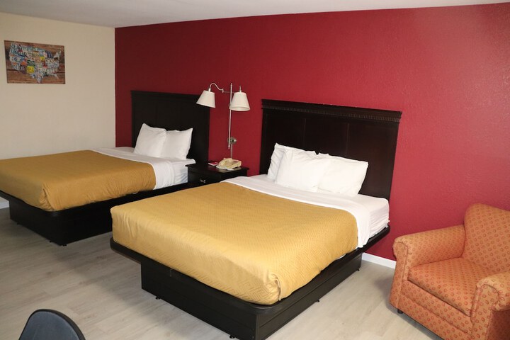 2 Queen Beds (15 of 34)