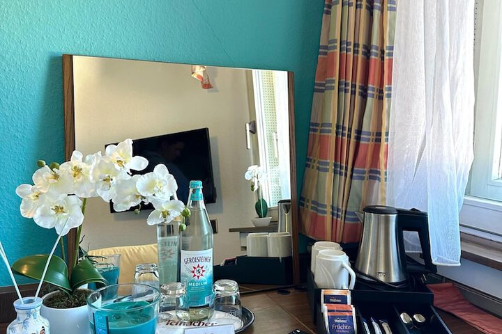 Room 6 of 63