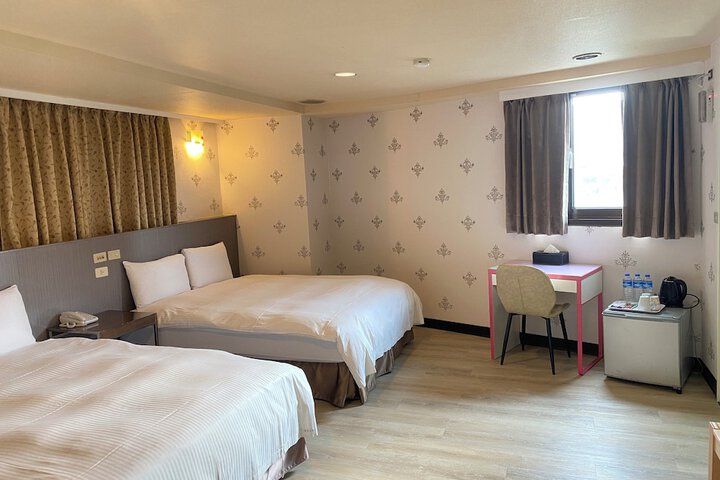 Room 5 of 15