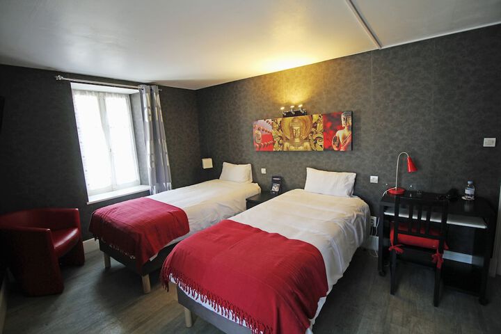 Room 4 of 18
