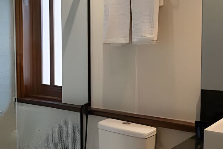 Room 66 of 93