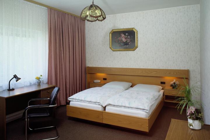 Room 2 of 2