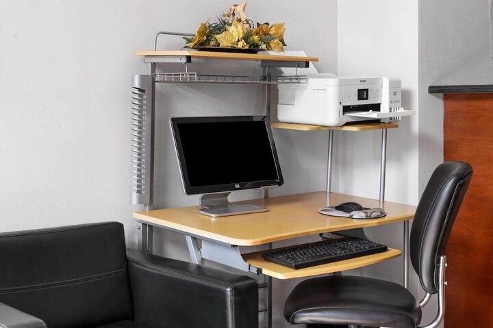 Business Center 24 of 26