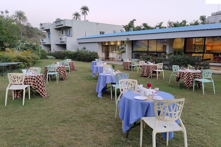 Dining 43 of 74