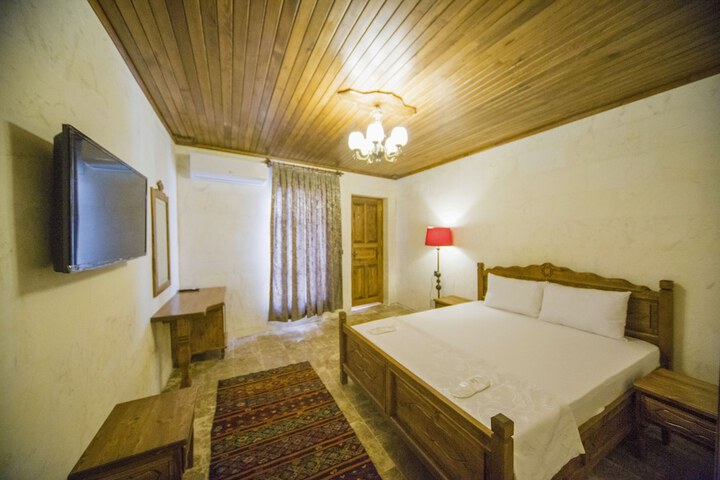 Room 6 of 82
