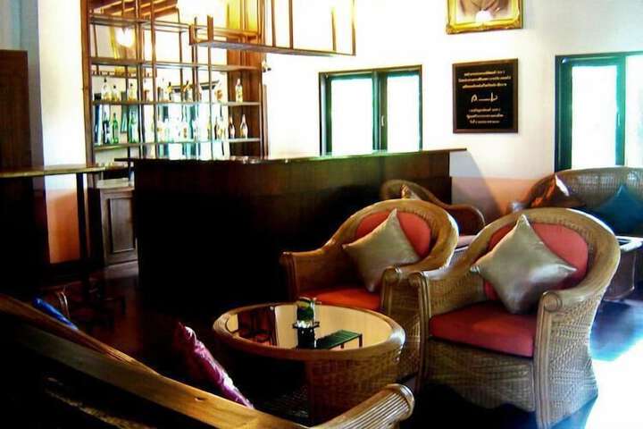 Lounge 29 of 51