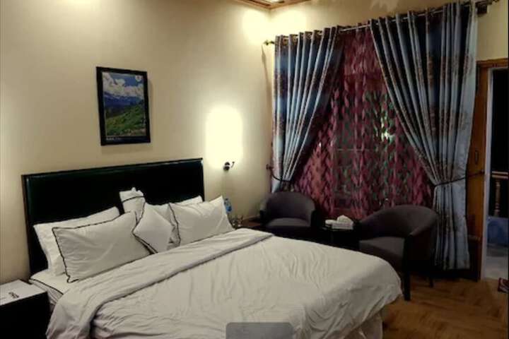 Room 13 of 27