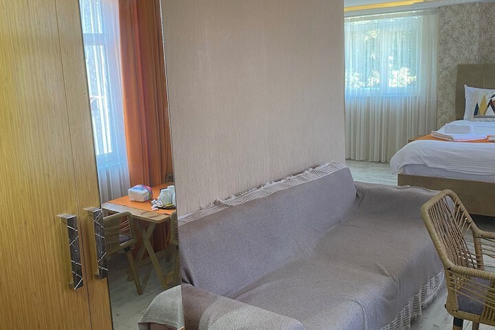 Room 28 of 67