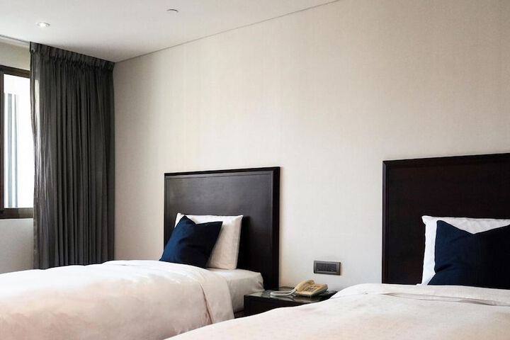 Room 4 of 49