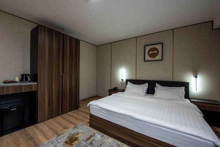 Room 13 of 61