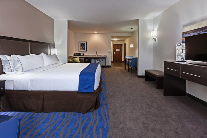 1 King Bed Accessible (5 of 12)