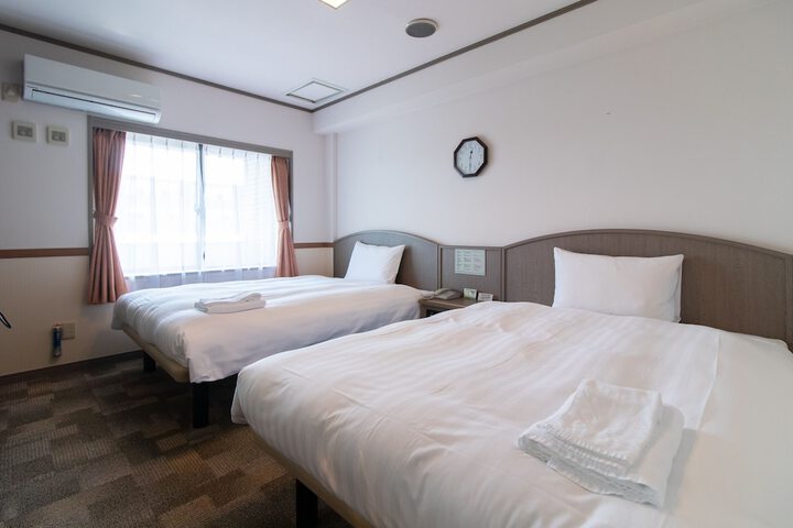Room 11 of 35