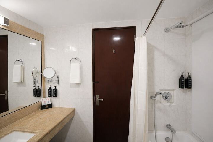 Room 15 of 31