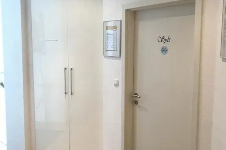 Room 15 of 16