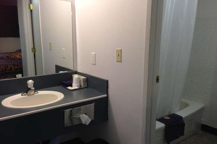 Room 32 of 40
