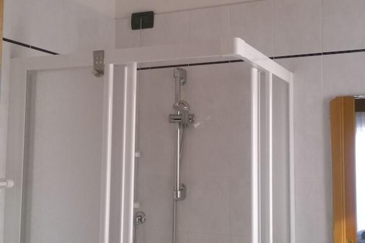 Room 13 of 36