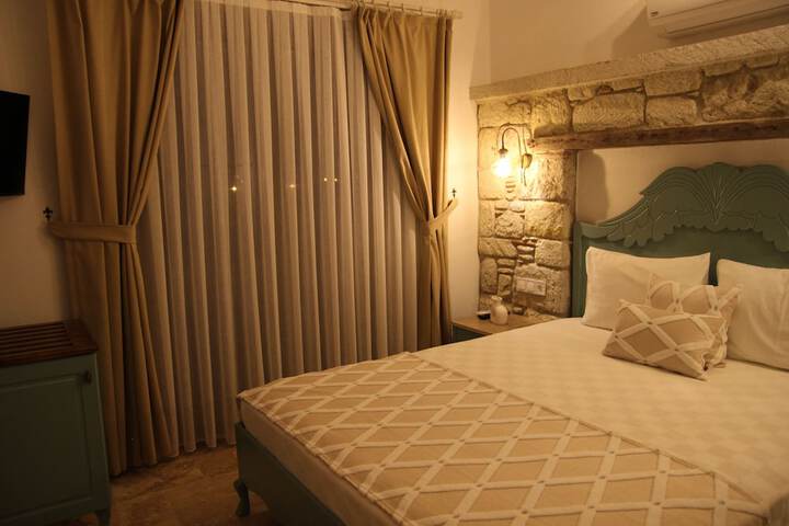 Room 13 of 141