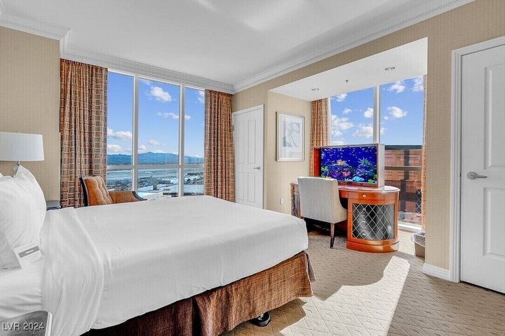 Room 11 of 74
