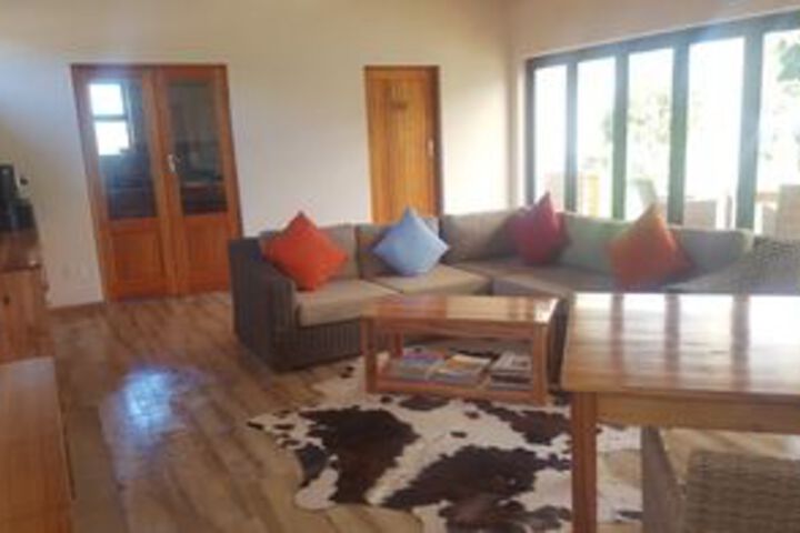 Lounge 44 of 81