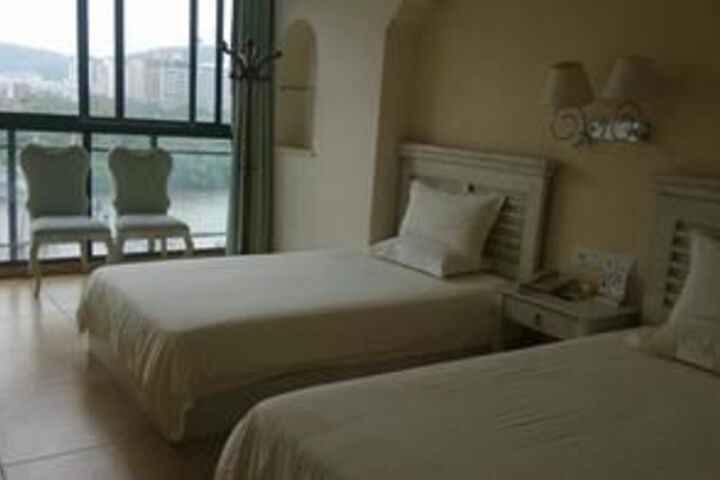 Room 5 of 17