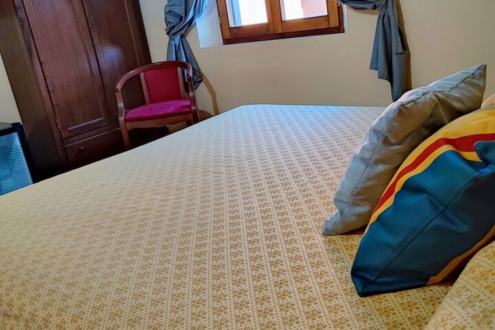 Room 9 of 68