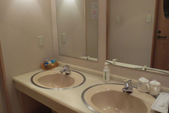 Room 32 of 44