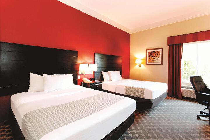 Double Accessible 2 Queen Beds
