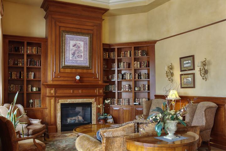 Lobby lounge