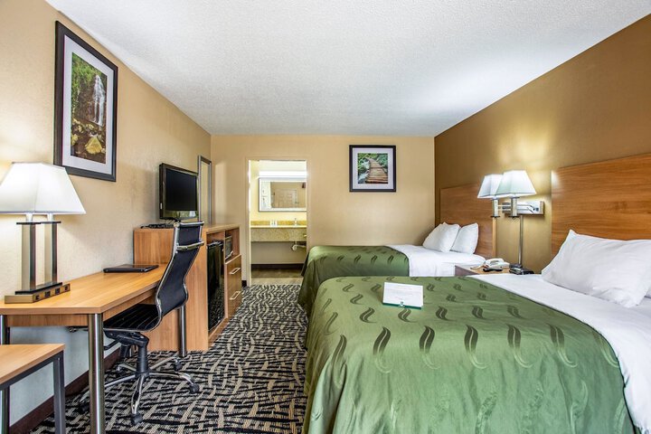 2 Double Beds (10 of 11)