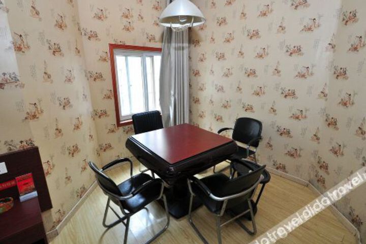 Yijun Business Hotel