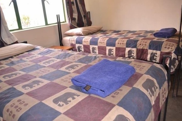 Room 4 of 7