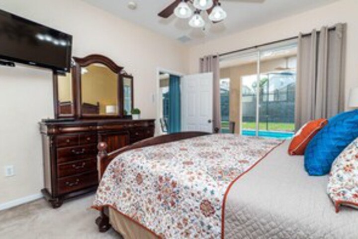 Room 35 of 38