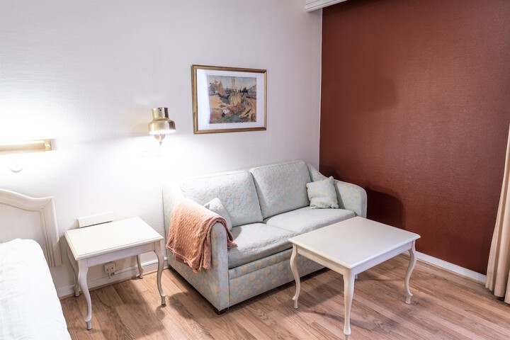 Room 9 of 47