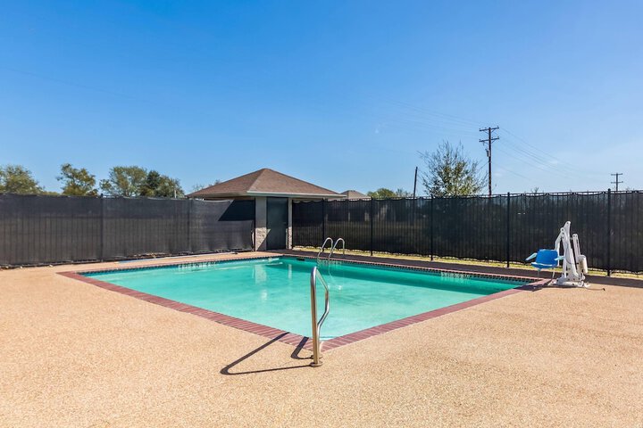 Pool 35 of 49