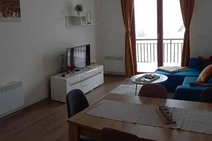 Room 6 of 13