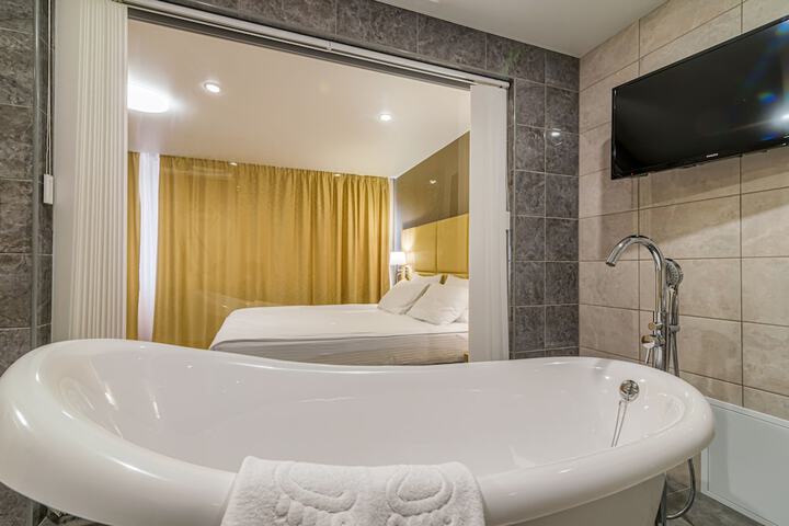 Room 30 of 47