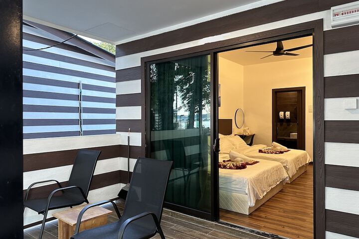 Room 18 of 163