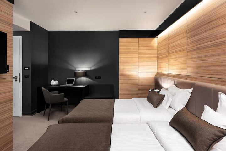 Room 14 of 78