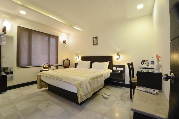 Room 9 of 26